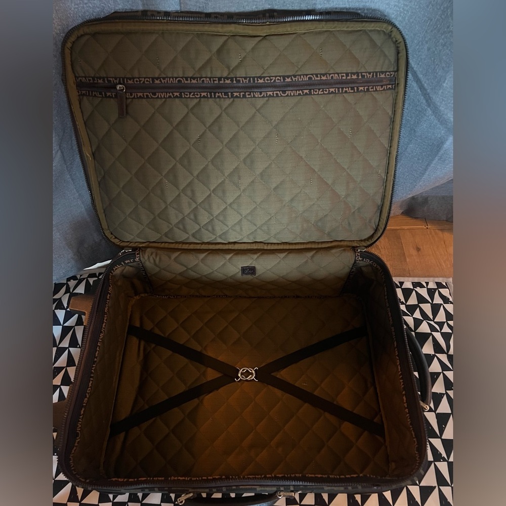 🔥🔥🔥Fendi carry-on vintage luggage - good conditions Authentic - Picture 9 of 12